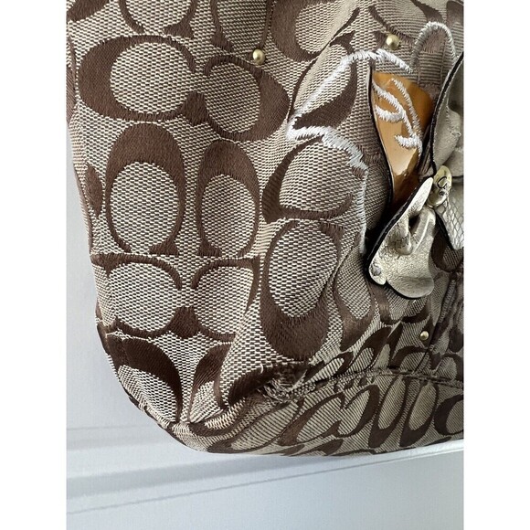 🆕 Vintage Coach Brown and Gold Signature Shoulder Bag with Floral Accents. - Picture 7 of 16